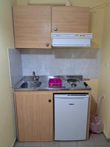 a small kitchen with a sink and a stove at Δημητρίου in Loutra Edipsou