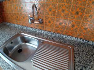 アルカナルにあるCasa Ginesta - Flamenc (near the beach)のキッチンのステンレス製シンク +29枚の写真