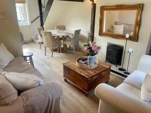 a living room with a table and a mirror at Railway Cottage - Pet friendly with parking in Ripon