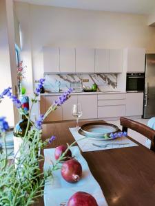 Kuchyň nebo kuchyňský kout v ubytování Avramiou Lofts
