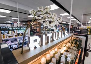Supermercado ou outras lojas nos arredores de cruzeiro