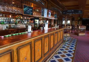 O lounge ou bar de Viking Line ferry Viking Cinderella - 2-night Cruise Stockholm-Helsinki-Stockholm