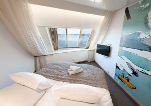 Cama ou camas em um quarto em Viking Line ferry Viking Cinderella - 2-night Cruise Stockholm-Helsinki-Stockholm
