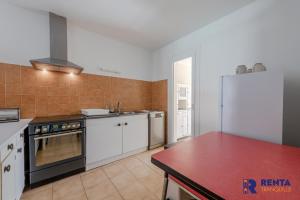 a kitchen with a stove and a table in it at La Perle WIFI Plain Pied Proche Mer in Saint Cyprien Plage