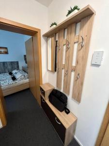 a room with a dressing room with a bed at MyMara, Apartmán Beťo in Bešeňová