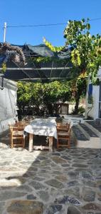 a picnic table and two benches and a tent at Diamoni Afroditi dogfriendly holidayhome with garden 2 to 5 persons in Karavás