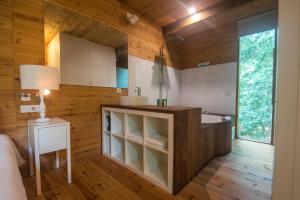 a bathroom with a sink and a tub in a room at Cabanas de Apriscos in Gallardo