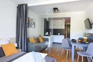 Kuchyň nebo kuchyňský kout v ubytování Apartament Przemiły - Studio Tęczowe Wzgórze