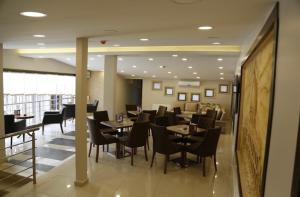 a restaurant with tables and chairs in a room at Plaj resort dorra in Büyükçekmece