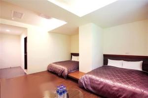A bed or beds in a room at Shang Ti Sitou B&B