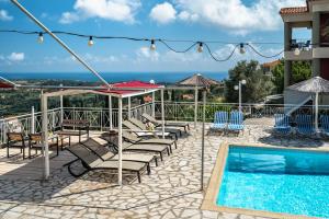 Bazén v ubytovaní Ionian Balcony 1 alebo v jeho blízkosti