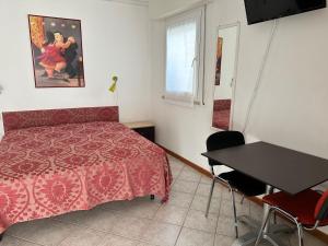 Giường trong phòng chung tại Casa Perlar