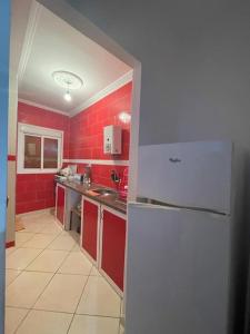 Kuchyň nebo kuchyňský kout v ubytování Un joli appartement à Martil pour vos vacances d'été proche de toutes les commodités et à 5 min de la plage !
