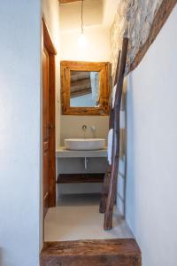 a bathroom with a sink and a mirror at Donna Rina - suggestiva casa nel centro storico in Colledimezzo