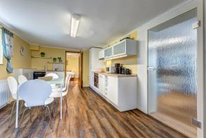 a kitchen and dining room with a table and chairs at Ferienhaus Renate FeWo 1 in Bansin