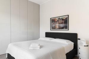 Ein Bett oder Betten in einem Zimmer der Unterkunft Lake Como Design Apartment
