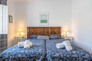 En eller flere senge i et værelse på Plaza Cadiz 10 Villa + 25 billeder