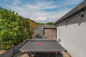 a ping pong table on the side of a building at Lake Como Design Apartment in Cernobbio