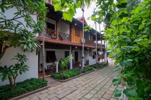 a view of the courtyard of a hotel at NeakBong Residence in Siem Reap