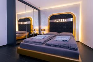 Postel nebo postele na pokoji v ubytování Hotel Platin + 13 fotografií
