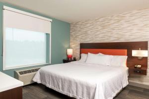 Home2 Suites By Hilton Appleton, Wi客房内的一张或多张床位