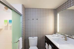 Home2 Suites By Hilton Appleton, Wi的一间浴室