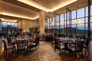 Restaurace v ubytování Hilton Clark Sun Valley Resort