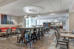 a dining room with a table and chairs at Hampton Inn Camden, SC in Camden