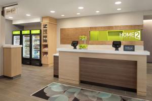 a home bar in a store at Home2 Suites By Hilton Madison Central Alliant Energy Center in Madison