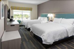 Hampton Inn Dunedin, Fl客房内的一张或多张床位