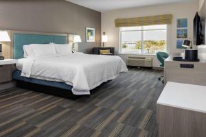 Hampton Inn Dunedin, Fl客房内的一张或多张床位