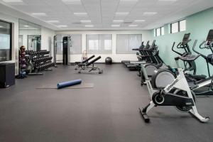 Homewood Suites By Hilton Denver Airport Tower Road的健身中心和/或健身设施