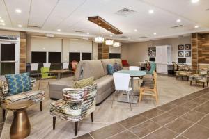 Χώρος καθιστικού στο Home2 Suites By Hilton West Bloomfield, Mi