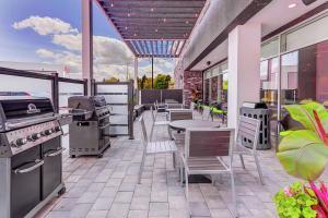 Kuchyň nebo kuchyňský kout v ubytování Home2 Suites By Hilton Toronto/Brampton, On