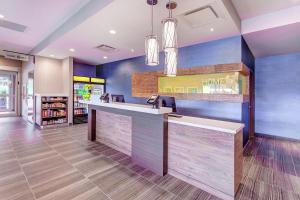 Kuchyň nebo kuchyňský kout v ubytování Home2 Suites By Hilton Toronto/Brampton, On