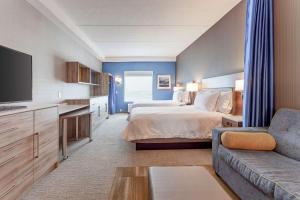 Postel nebo postele na pokoji v ubytování Home2 Suites By Hilton Toronto/Brampton, On