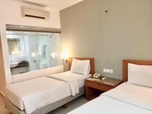 Posteľ alebo postele v izbe v ubytovaní Triniti Hotel Jakarta