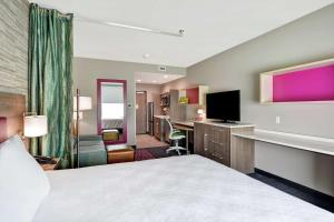 Postel nebo postele na pokoji v ubytování Home2 Suites By Hilton Pecos Tx