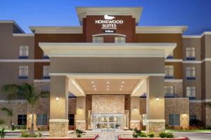 ハーリンジェンにあるHomewood Suites By Hilton Harlingenのホテルの正面のレンダリング