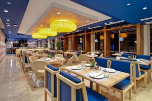 Restaurace v ubytování DoubleTree by Hilton Oceanfront Virginia Beach
