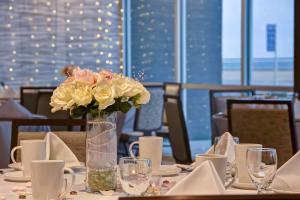 Restaurace v ubytování DoubleTree by Hilton Oceanfront Virginia Beach