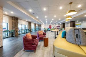 Home2 Suites By Hilton Portland Hillsboro的休息区