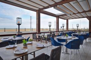 Restaurace v ubytování DoubleTree by Hilton Oceanfront Virginia Beach