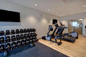Fitness centrum a/nebo fitness zařízení v ubytování DoubleTree by Hilton Oceanfront Virginia Beach