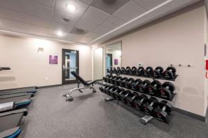 Home2 Suites By Hilton Portland Hillsboro的健身中心和/或健身设施