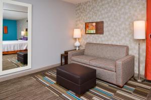 Home2 Suites By Hilton Portland Hillsboro的休息区