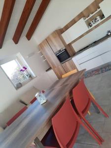Kuchyň nebo kuchyňský kout v ubytování VILLA MILLEFIORI