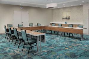 Home2 Suites By Hilton St. Augustine I-95商务区和/或会议室