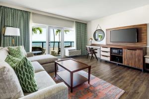 TV a/nebo společenská místnost v ubytování Hampton Inn Key West FL
