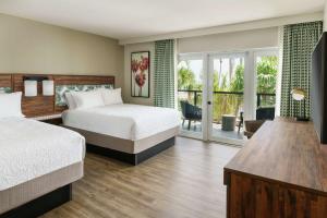 Postel nebo postele na pokoji v ubytování Hampton Inn Key West FL + 35 fotografií